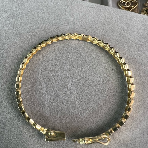 ‼️Sale‼️ 18K Real Gold Bee Bracelet/Bangle - Picture 5 of 7
